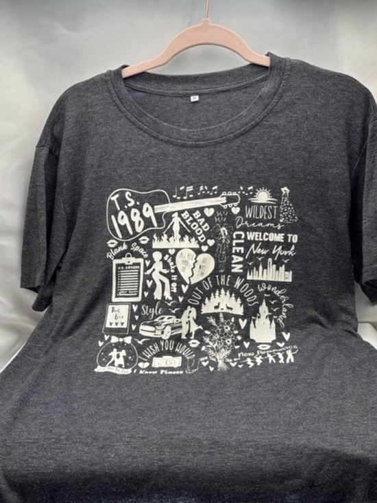 Tops - Taylor Swift 1998  Women’s Sz M Charcoal Graphic Tee with Illustration #0607‎